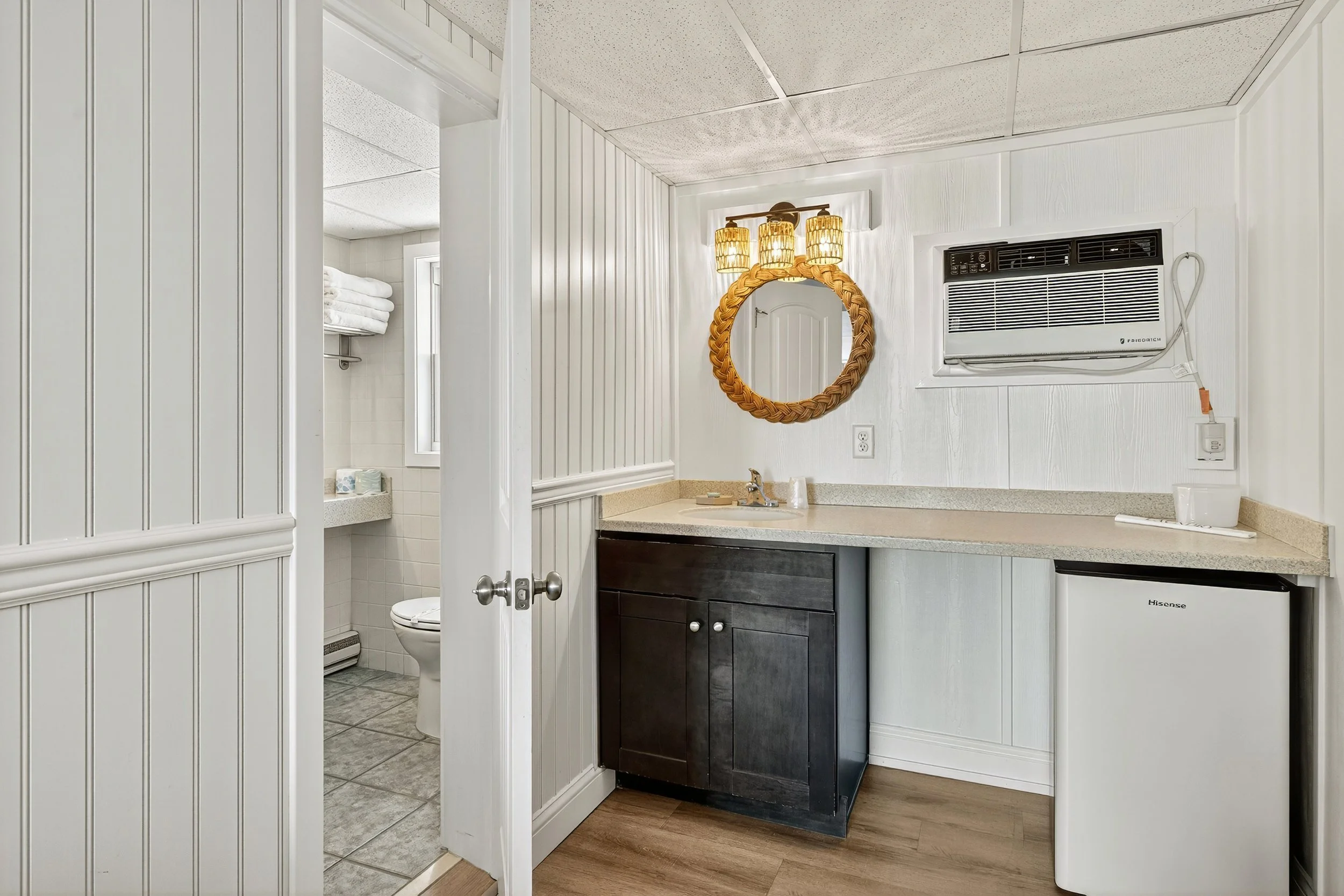 Rooms and Amenities — Tradewinds Motor Lodge